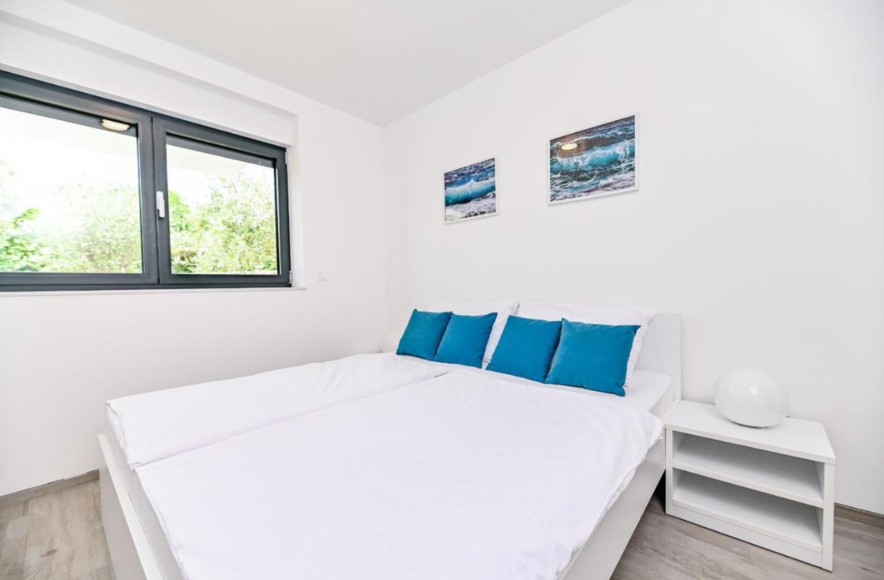 Apartment Flori With Sea View Malinska Zewnętrze zdjęcie