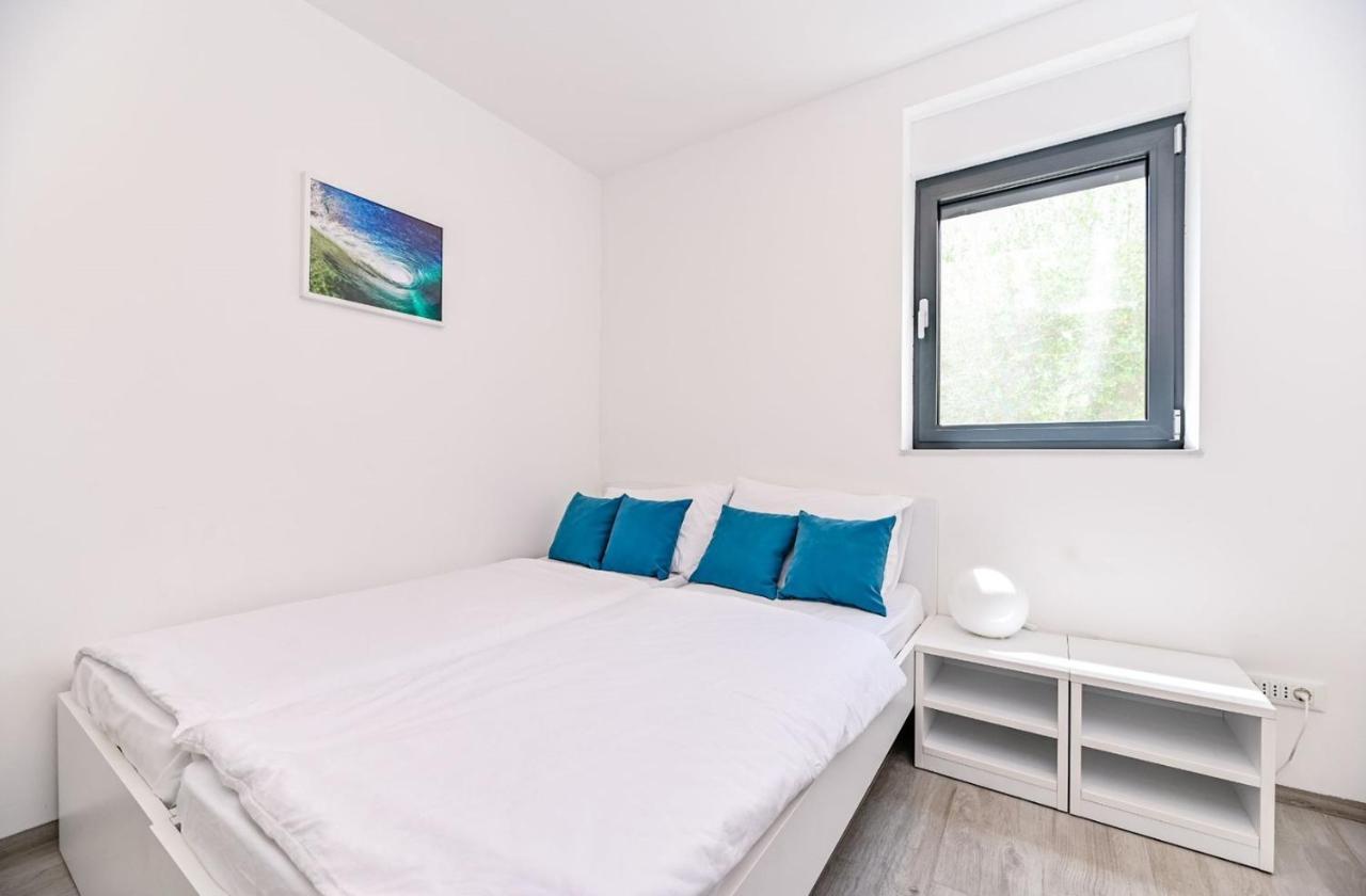 Apartment Flori With Sea View Malinska Zewnętrze zdjęcie
